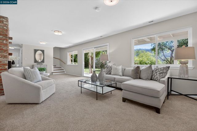26 Carisbrook Dr, Orinda, CA 94563