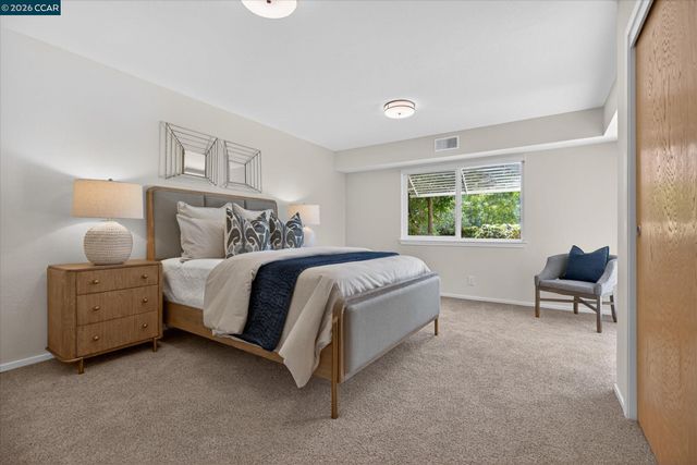 26 Carisbrook Dr, Orinda, CA 94563