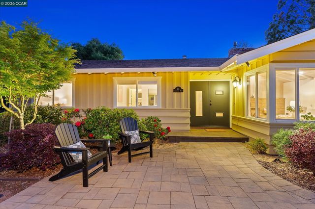 26 Carisbrook Dr, Orinda, CA 94563