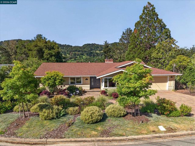 26 Carisbrook Dr, Orinda, CA 94563