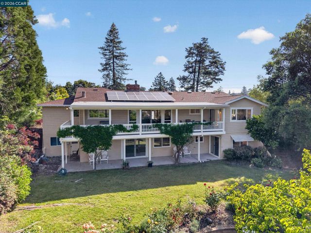 26 Carisbrook Dr, Orinda, CA 94563