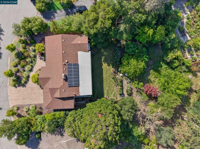 26 Carisbrook Dr, Orinda, CA 94563