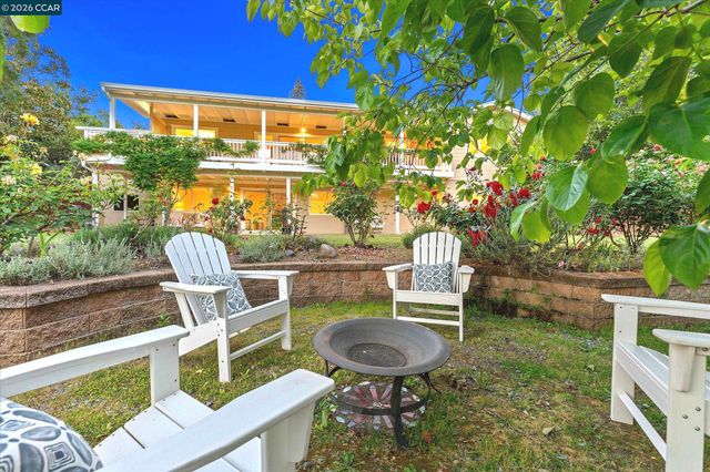 26 Carisbrook Dr, Orinda, CA 94563