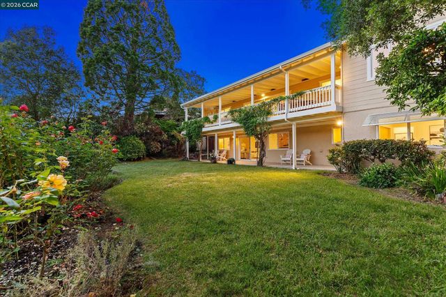26 Carisbrook Dr, Orinda, CA 94563