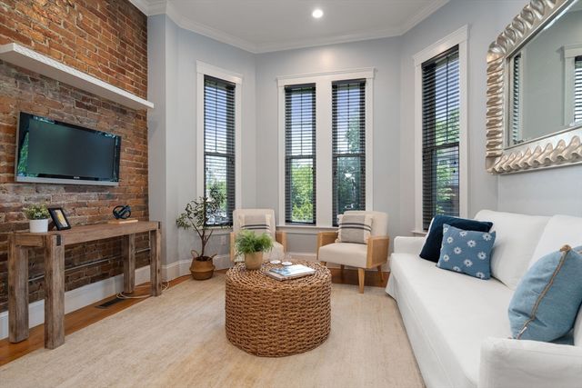 9 Everett Ave 1, Boston, MA 02125