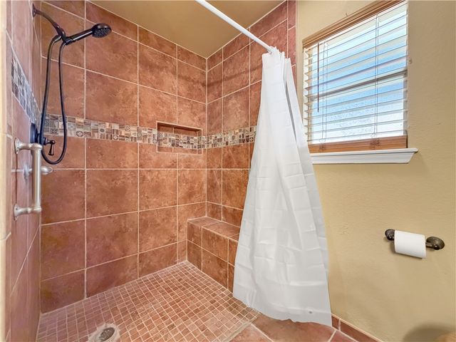 4214 Valley Cir, Corpus Christi, TX 78413
