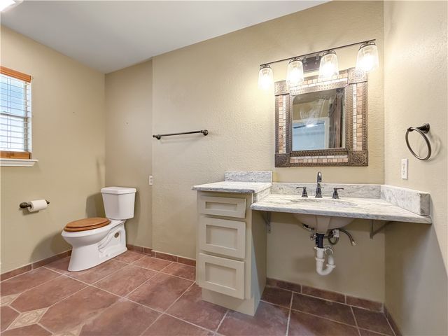 4214 Valley Cir, Corpus Christi, TX 78413