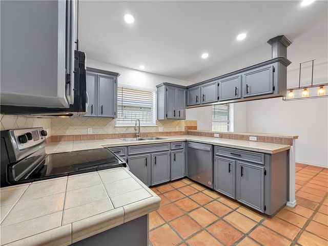 4214 Valley Cir, Corpus Christi, TX 78413