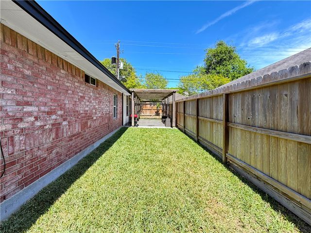 4214 Valley Cir, Corpus Christi, TX 78413