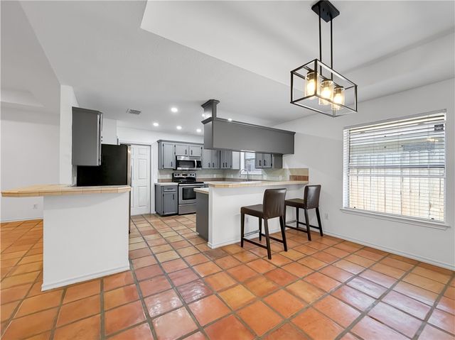 4214 Valley Cir, Corpus Christi, TX 78413