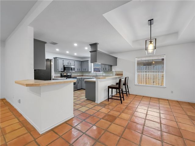 4214 Valley Cir, Corpus Christi, TX 78413