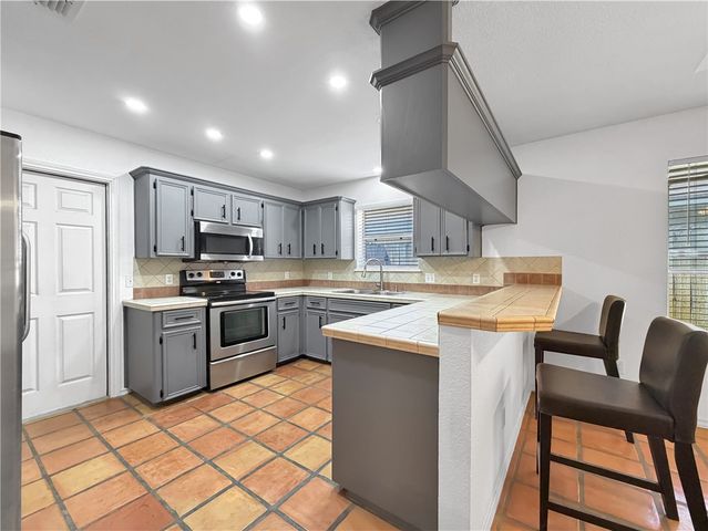 4214 Valley Cir, Corpus Christi, TX 78413