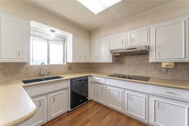 109 Granby Pl, Portland, TX 78374