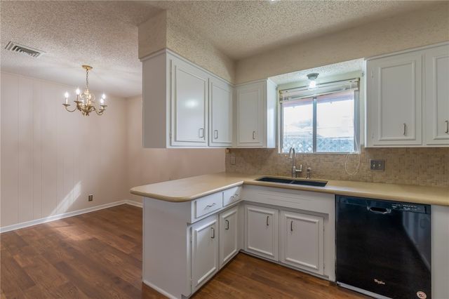 109 Granby Pl, Portland, TX 78374