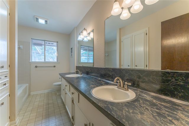 109 Granby Pl, Portland, TX 78374