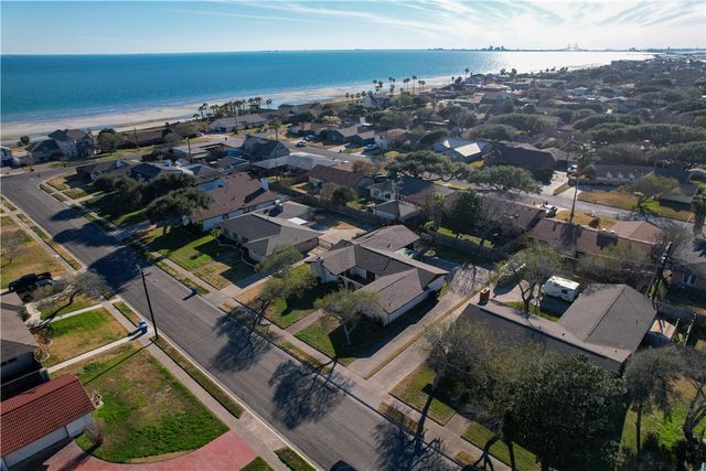 109 Granby Pl, Portland, TX 78374