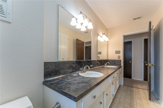 109 Granby Pl, Portland, TX 78374