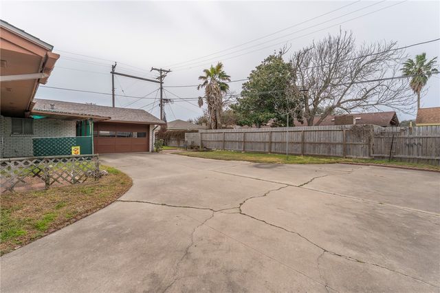 109 Granby Pl, Portland, TX 78374