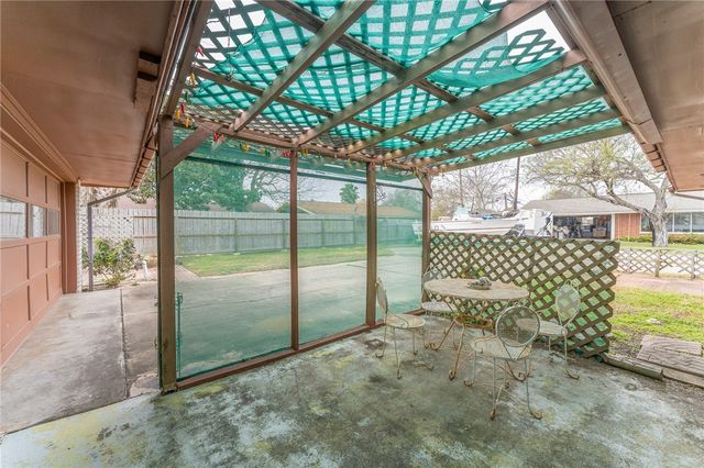 109 Granby Pl, Portland, TX 78374