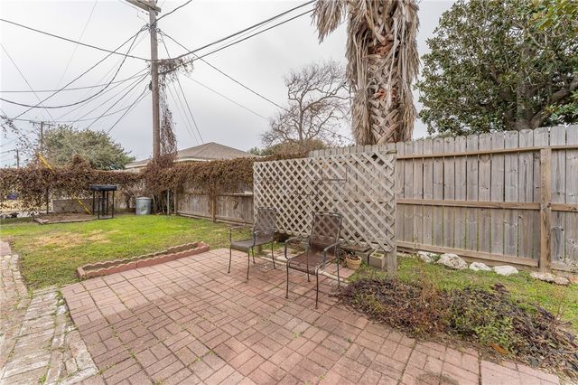 109 Granby Pl, Portland, TX 78374