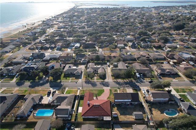 109 Granby Pl, Portland, TX 78374