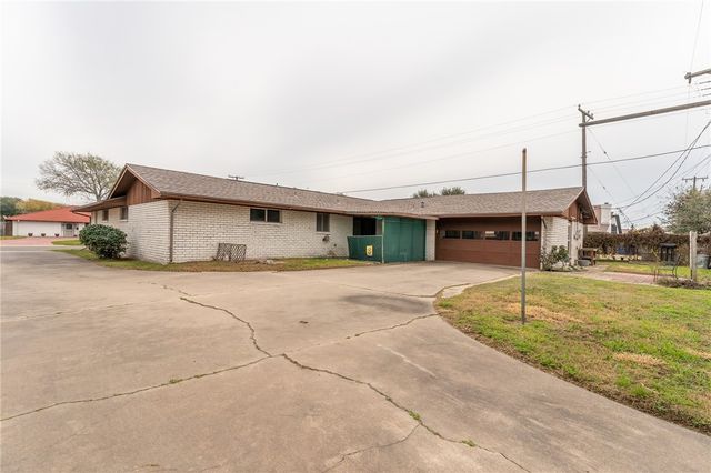109 Granby Pl, Portland, TX 78374