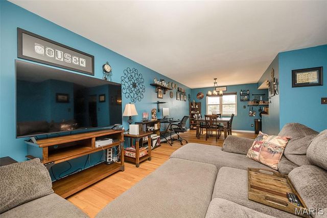 28 James Court, Ballwin, MO 63021