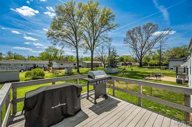 28 James Court, Ballwin, MO 63021