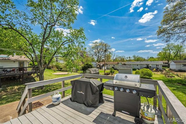 28 James Court, Ballwin, MO 63021