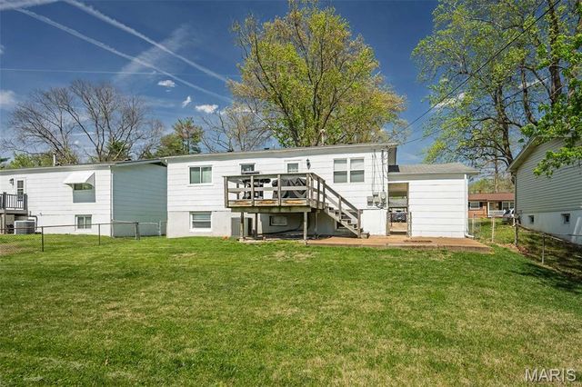 28 James Court, Ballwin, MO 63021