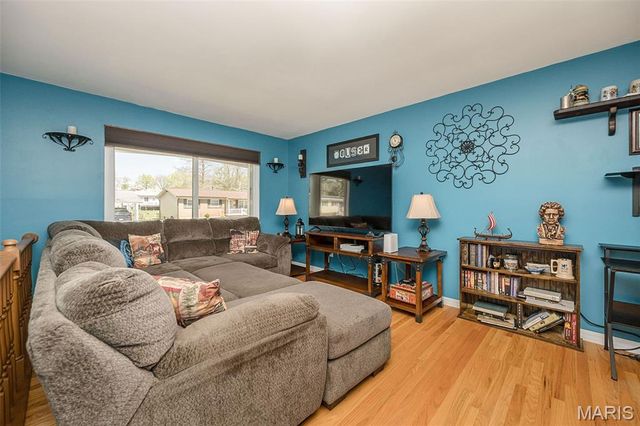 28 James Court, Ballwin, MO 63021