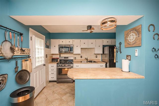 28 James Court, Ballwin, MO 63021