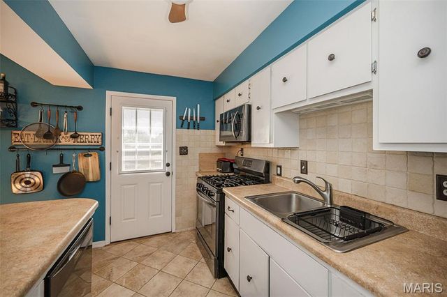 28 James Court, Ballwin, MO 63021