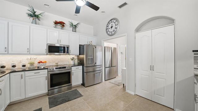 22 Flanders Ln, Palm Coast, FL 32137