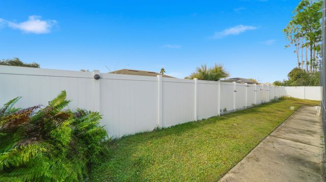 22 Flanders Ln, Palm Coast, FL 32137