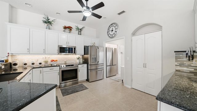 22 Flanders Ln, Palm Coast, FL 32137