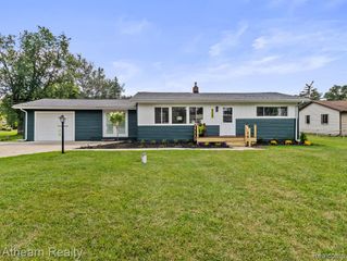 6146 Sun Valley Drive, Grand Blanc, MI 48439