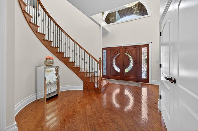 4 Dani Lane, Schaumburg, IL 60173