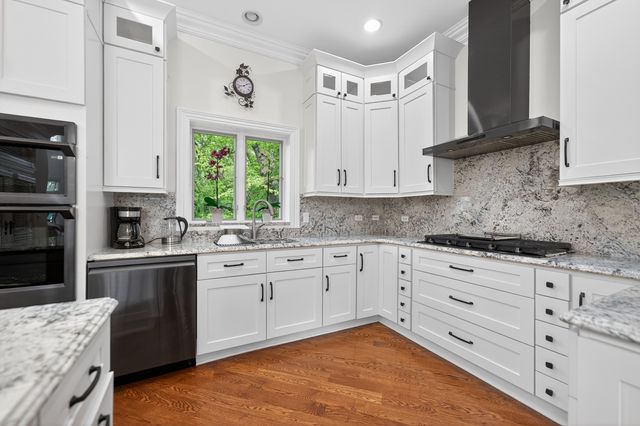 4 Dani Lane, Schaumburg, IL 60173