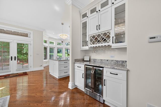 4 Dani Lane, Schaumburg, IL 60173