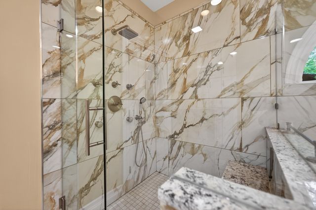 4 Dani Lane, Schaumburg, IL 60173