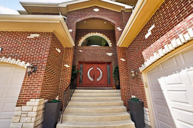 4 Dani Lane, Schaumburg, IL 60173