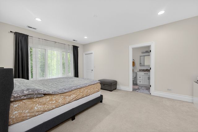 4 Dani Lane, Schaumburg, IL 60173