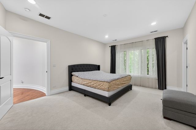 4 Dani Lane, Schaumburg, IL 60173
