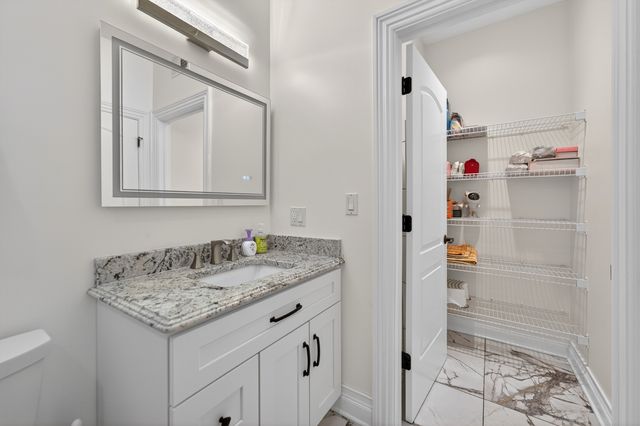 4 Dani Lane, Schaumburg, IL 60173