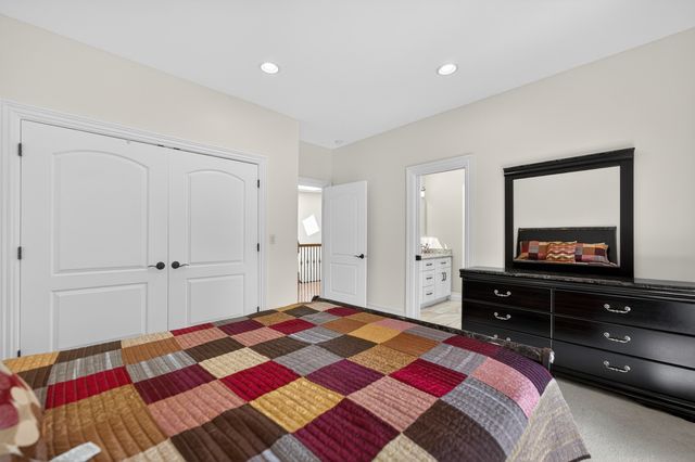 4 Dani Lane, Schaumburg, IL 60173