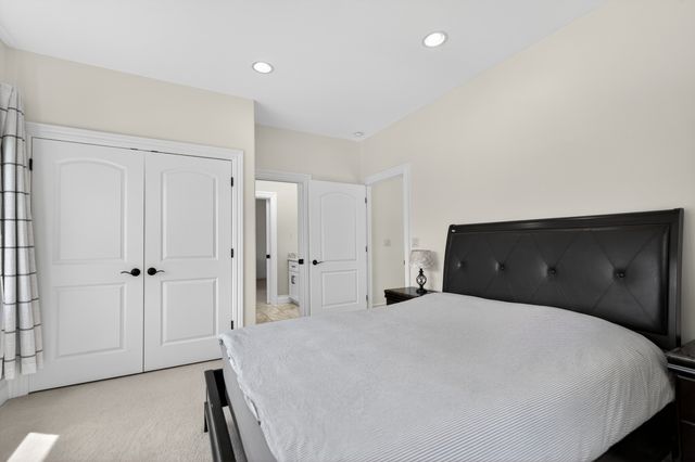 4 Dani Lane, Schaumburg, IL 60173