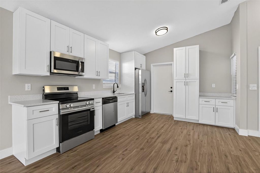 Image 2 of property listing at 5444 BLUEBERRY DRIVE, Orlando, FL 32811