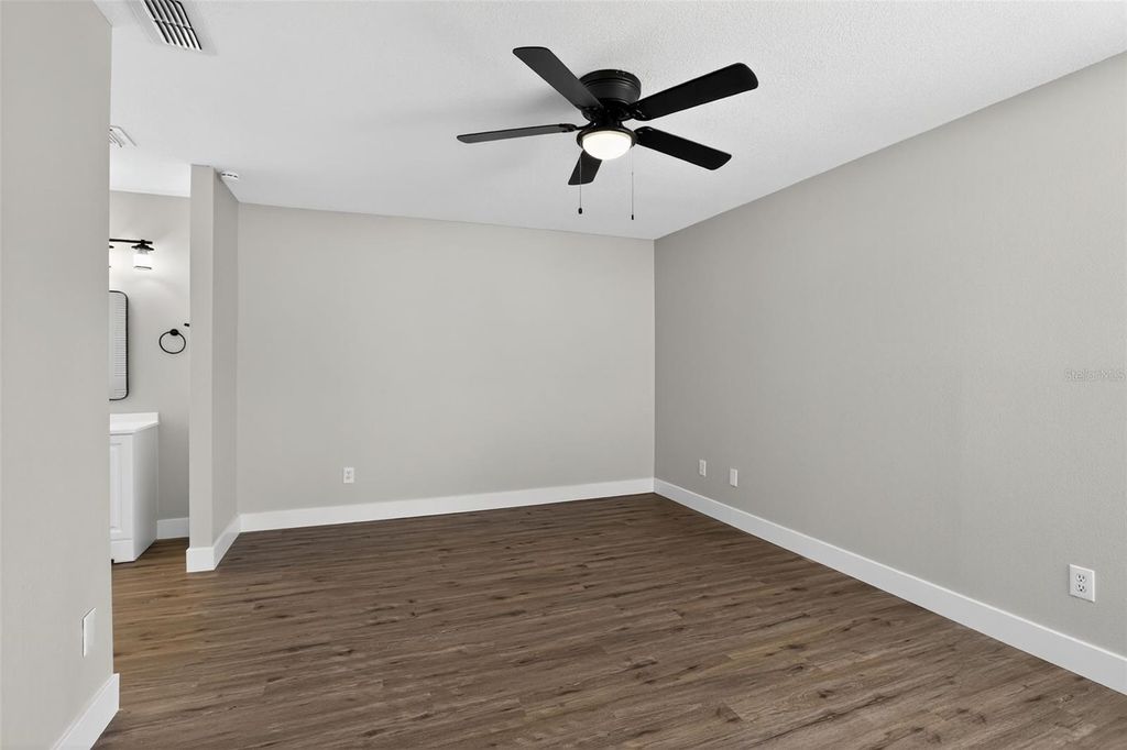 Image 15 of property listing at 5444 BLUEBERRY DRIVE, Orlando, FL 32811