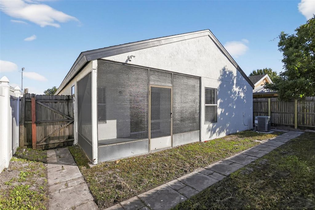 Image 21 of property listing at 5444 BLUEBERRY DRIVE, Orlando, FL 32811